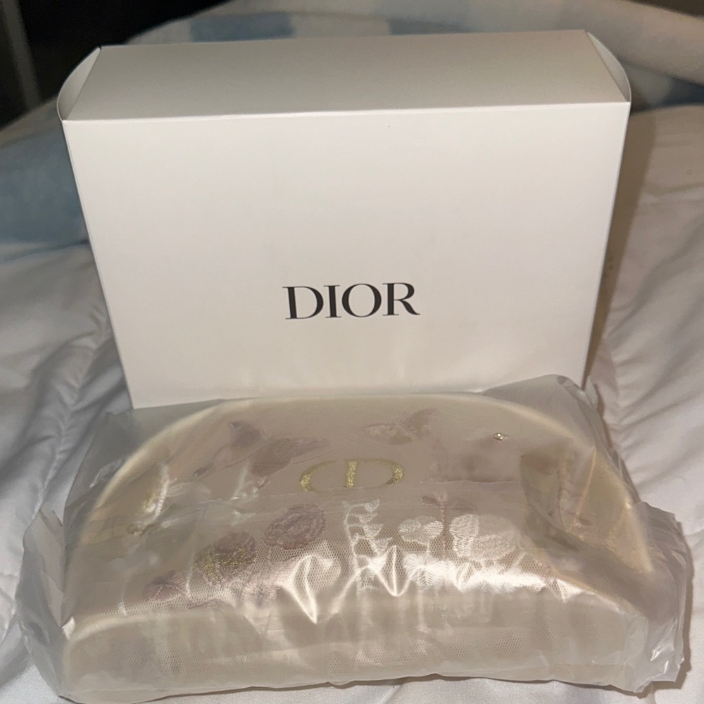NEW! Dior Cream and Gold Floral Pouch - Picture 3 of 10